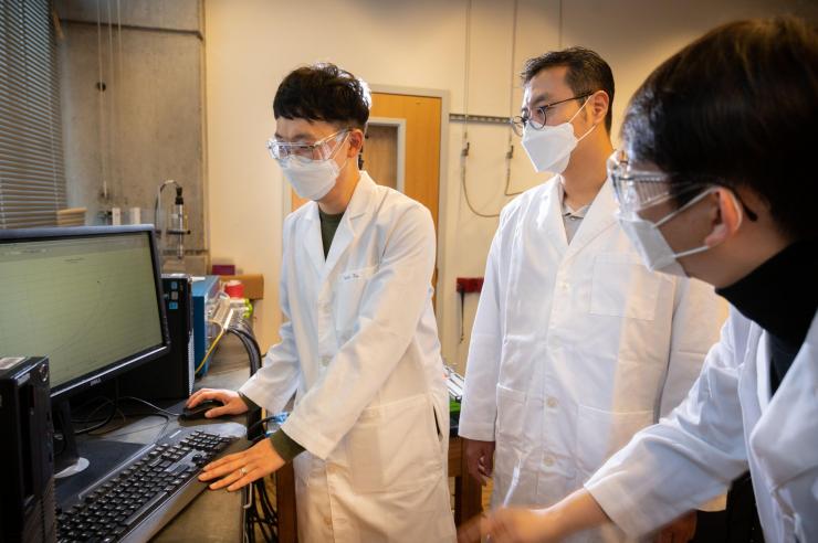 Georgia Tech researchers oversee the water-splitting process on the electrocatalysts using cyclic voltammetry. (Photo credit: Georgia Tech)