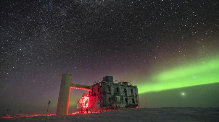 <p>Night image shows the IceCube Observatory at the South Pole. (Credit: NSF/IceCube)</p>