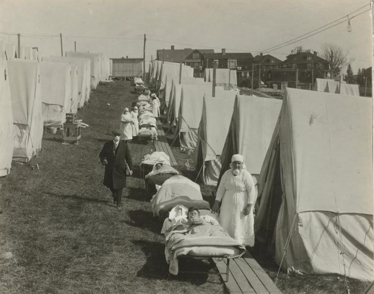 <p>A special tent clinic during the 1918-19 Spanish flu pandemic, which killed 50 million people or more worldwide. Credit: National Archives</p>