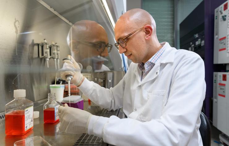<p>Researcher Christopher Johnson prepares hydrogel samples containing both an enzyme that battles bacterial infections and a protein that encourages bone growth. (Photo: Rob Felt, Georgia Tech)</p>