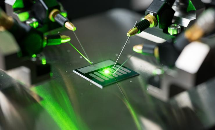 <p>A carbon nanotube optical rectenna converts green laser light to electricity in the laboratory of Baratunde Cola at the Georgia Institute of Technology. (Credit: Rob Felt, Georgia Tech)</p>