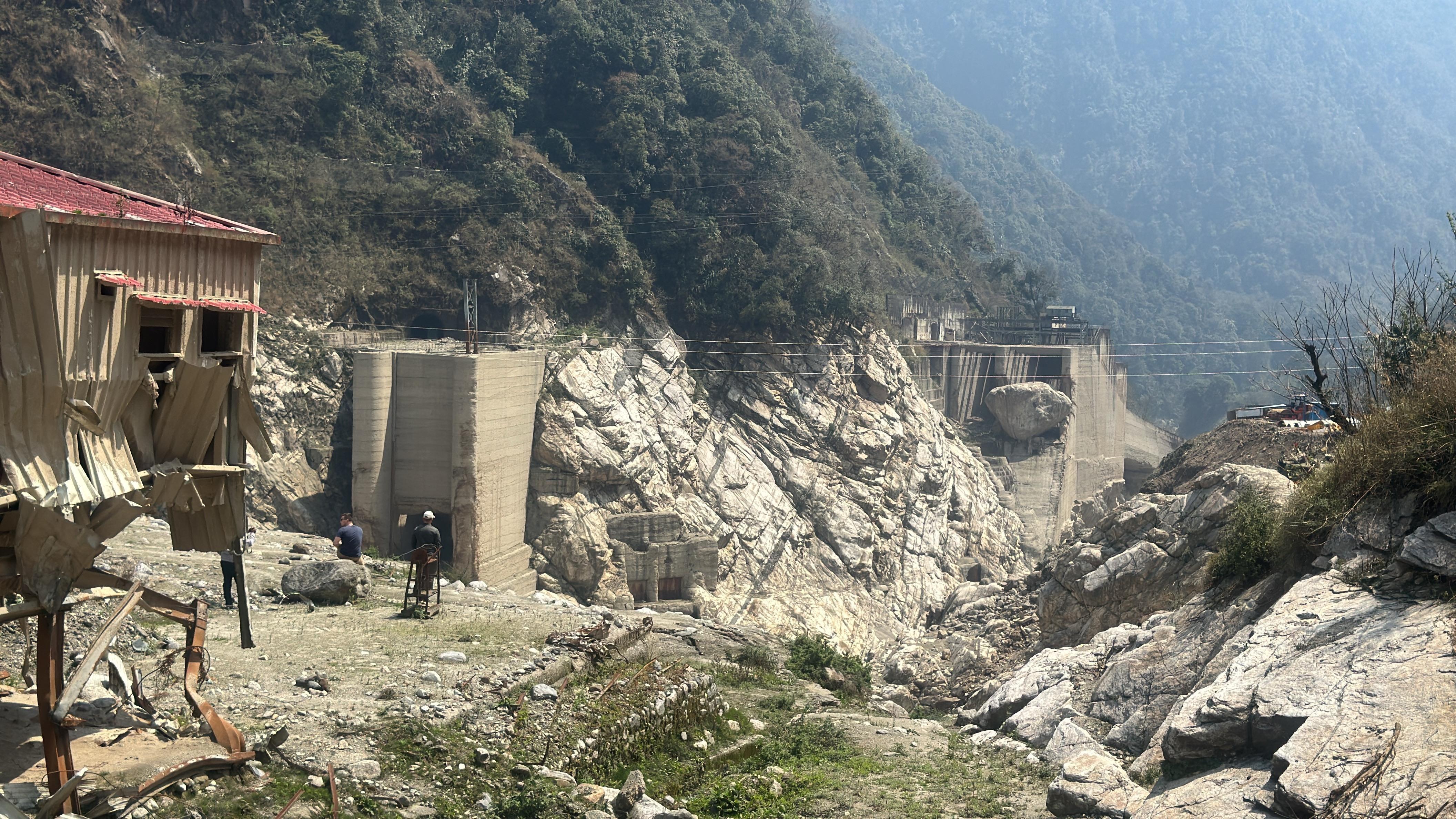 Students visited Lachung and Chungthang in Sikkim, India. Upstream in the Teesta Valley, students examined how steep terrain and river confinement amplify flood forces and how failures can cascade across an entire corridor of infrastructure. 