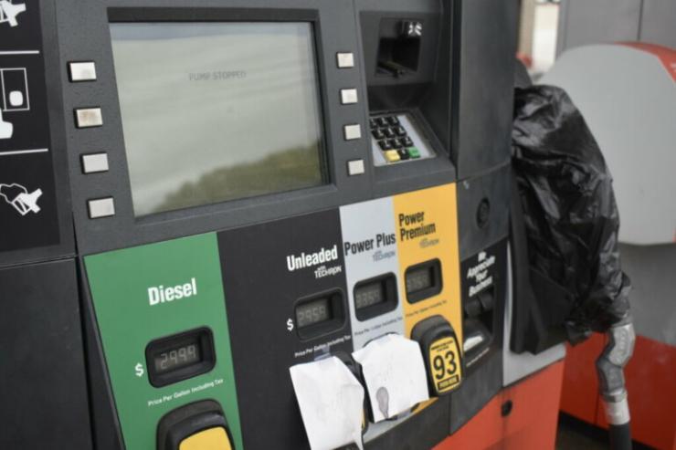 <p>Picture of an empty gasoline pump with a bagged spout and paper signs taped to it. Credit: Ross Williams/Georgia Recorder</p>