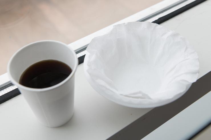 <p>InVenture Prize finalist pHAM designed new filters to reduce coffee’s acidity. They put an acidity-reducing mineral blend into the filter paper. (Photo by Allison Carter)</p>