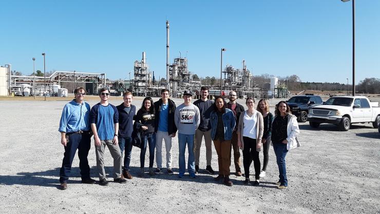 <p>Renewable biochemistry students tour the LanzaTech biorefinery.</p>