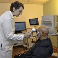<p>Machelle Pardue performs an electroretinogram on Army Veteran Michael Brooks, who participated in her study. <em>(Photo by Joey Rodgers for VA)</em></p>